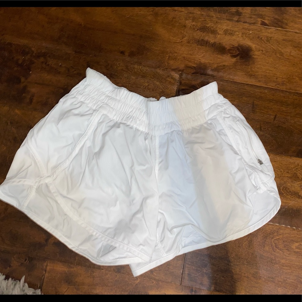 Lululemon Hotty Hot shorts 4” Size 6